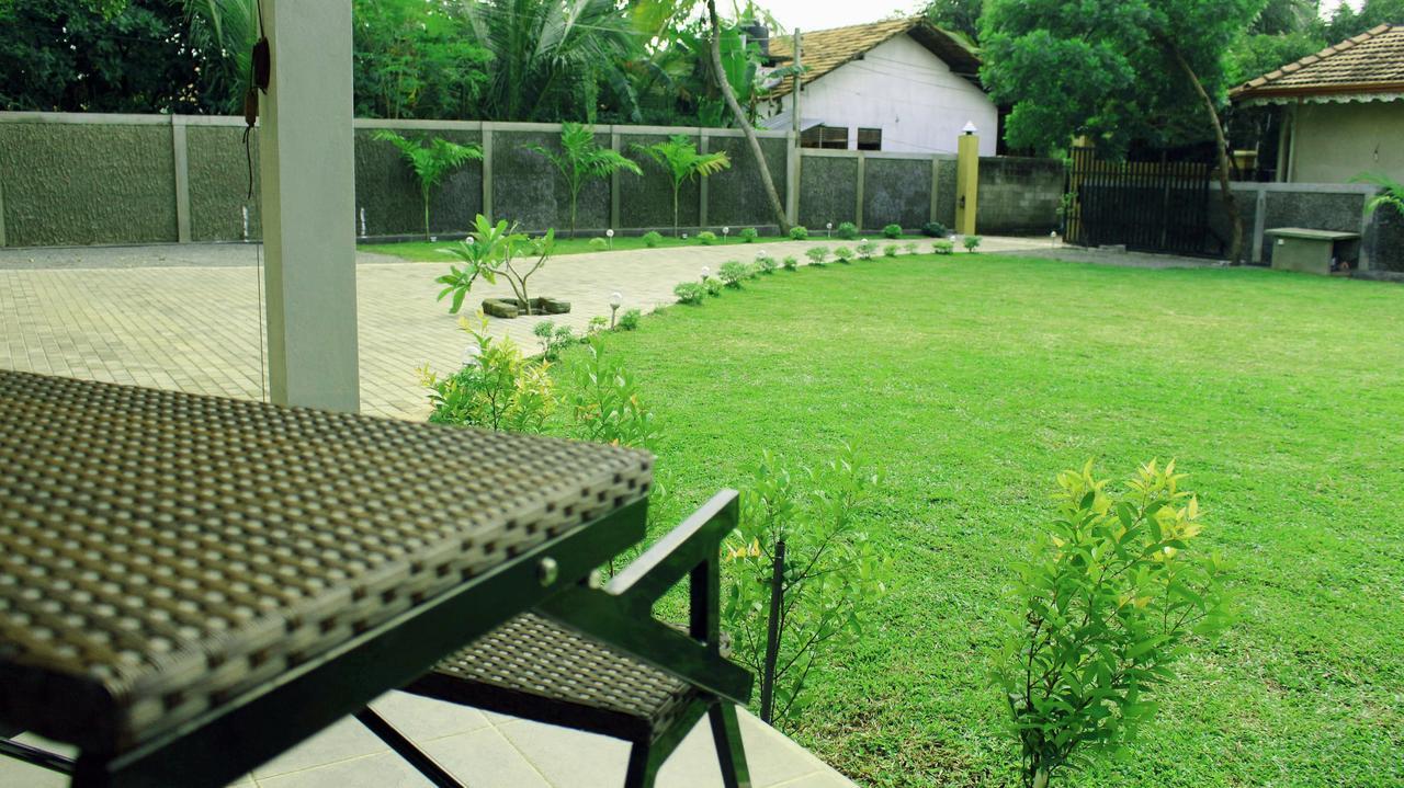 Sea Breeze Deluxe Inn Negombo Bagian luar foto