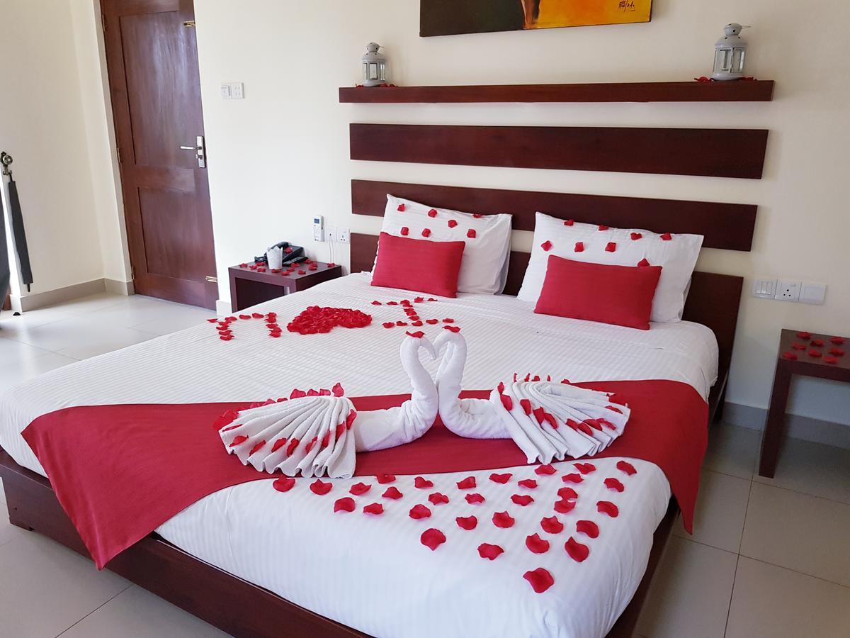 Sea Breeze Deluxe Inn Negombo Bagian luar foto