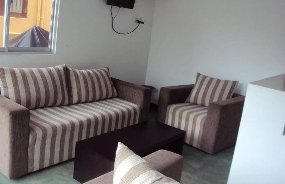 Sea Breeze Deluxe Inn Negombo Bagian luar foto