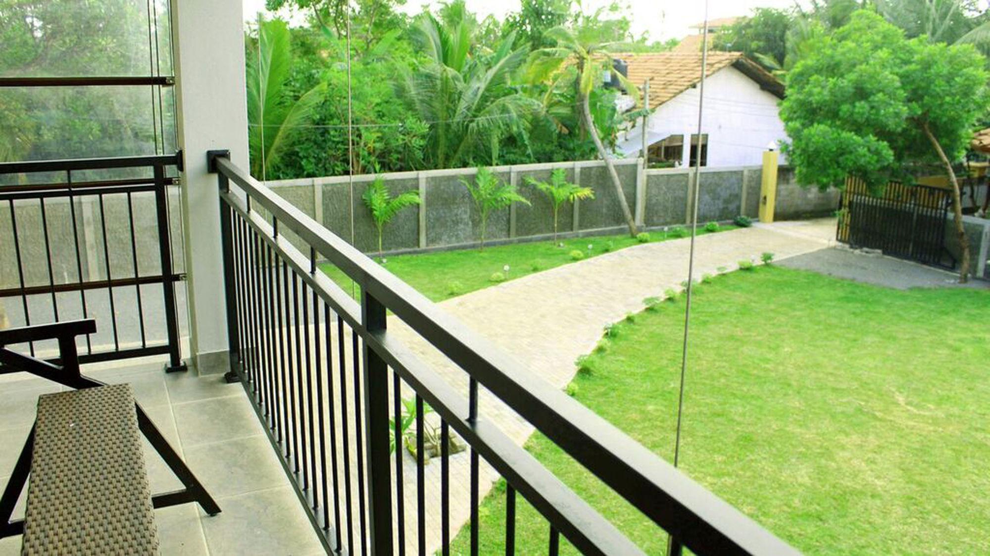 Sea Breeze Deluxe Inn Negombo Bagian luar foto